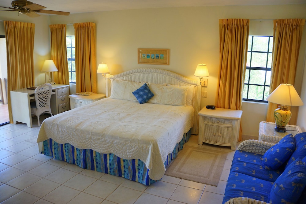 Studio Suite, Pool View photo 1