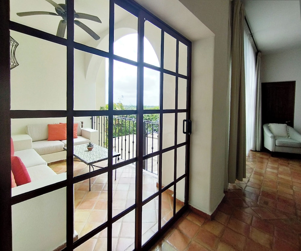 Superior Room, 1 King Bed photo 3