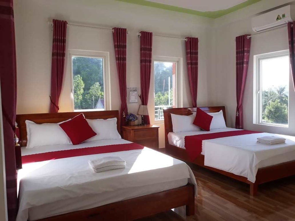 Family Quadruple Room, Non Smoking, Mountainside photo 2