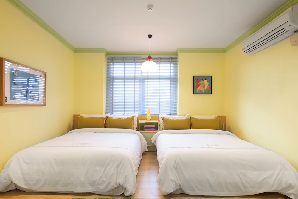 Suite, 2 Queen Beds photo 3
