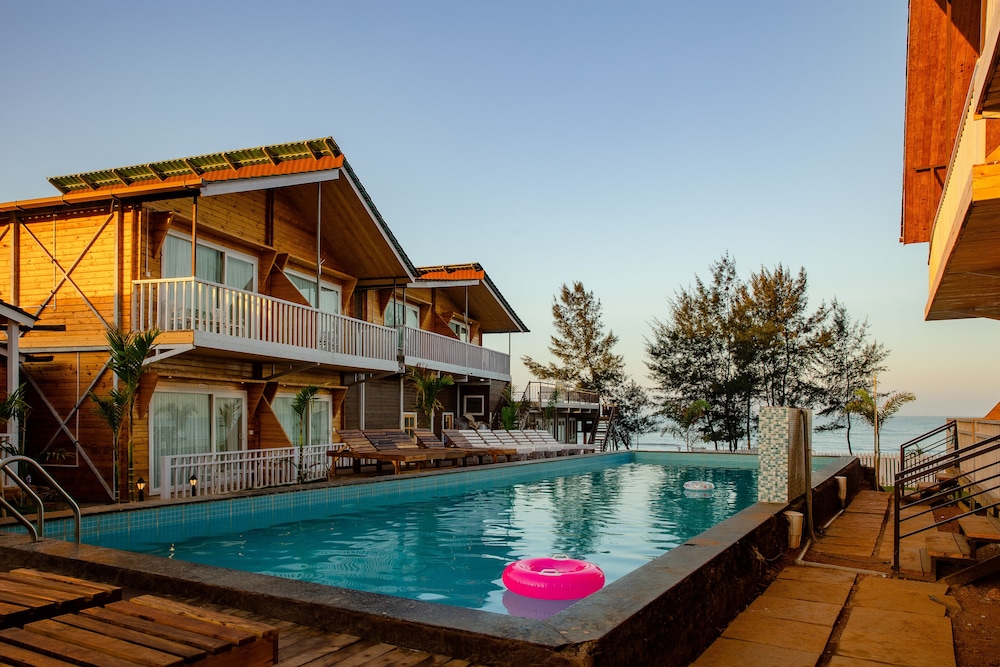 Oralia Pool View - Photo 2