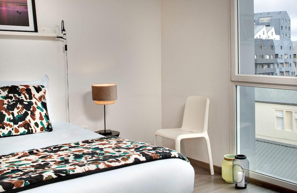Business Studio, 1 Queen Bed, Kitchenette photo 2