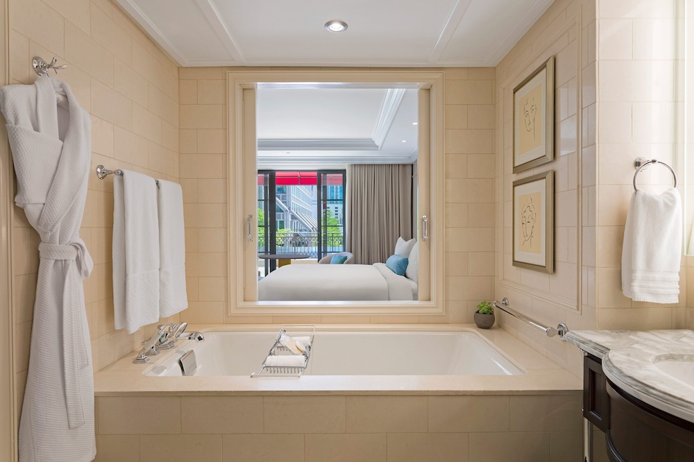 Superior Room, 1 King Bed - Photo 2
