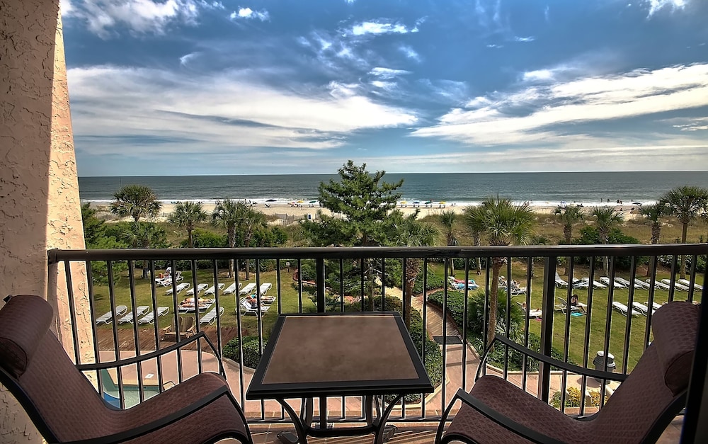 Oceanfront King Executive Suite photo 2