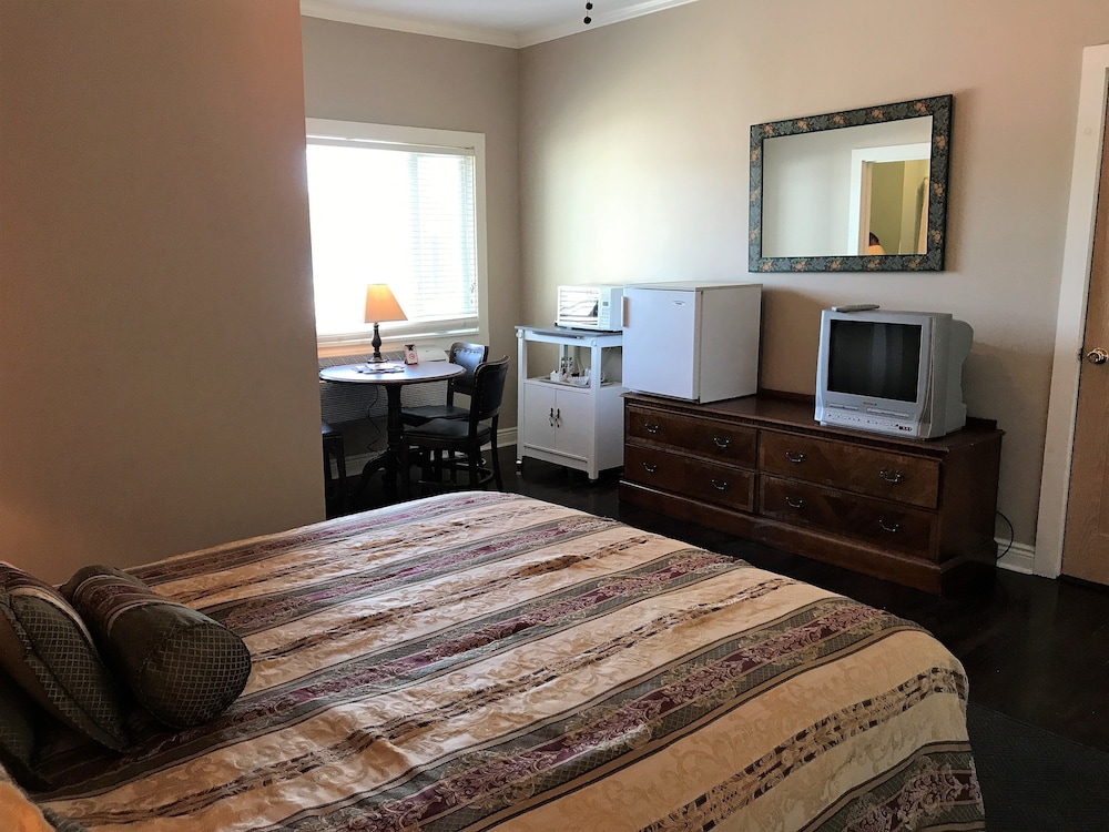 Room, Multiple Beds, Non Smoking, Lake View (Maple Beach) photo 3