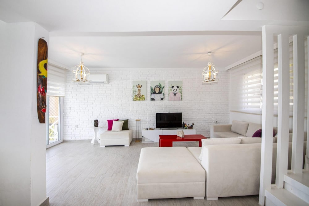 Villa photo 2