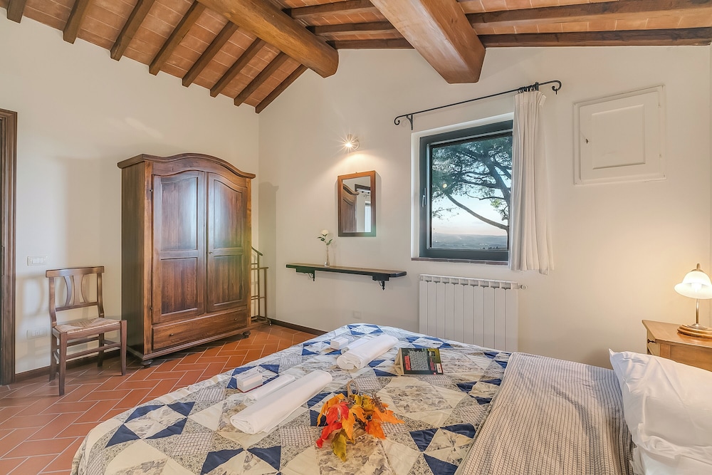 Family Apartment, Multiple Bedrooms, 2 Bathrooms (Amazing Chianti Olmo&Pini Shared Pool)