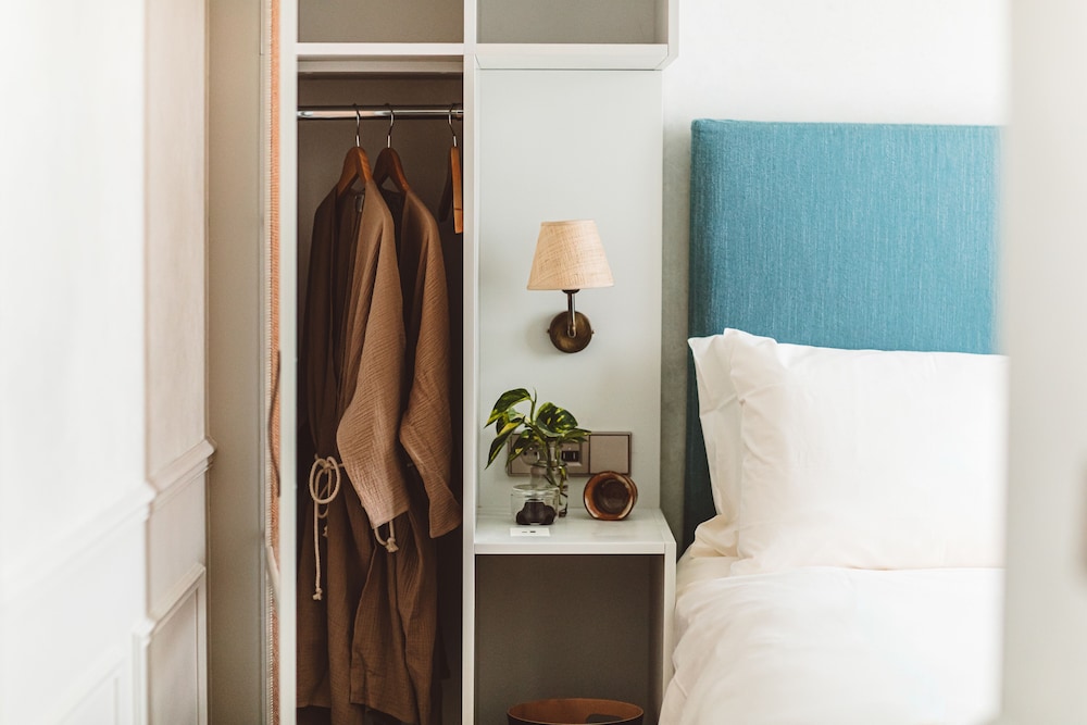 Single Room (Working HOY)