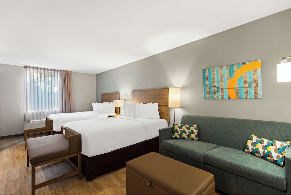 Suite, Multiple Beds, Non Smoking photo 3