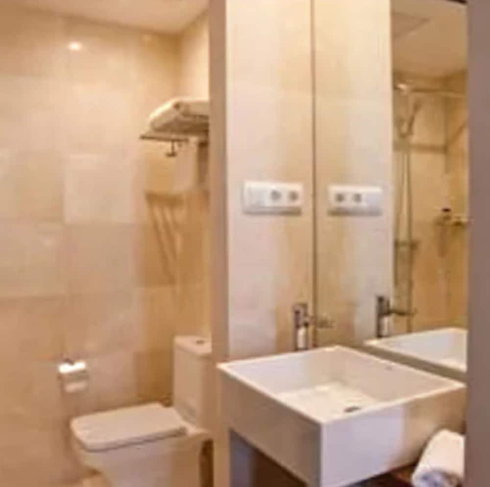 Economy Double Room photo 3