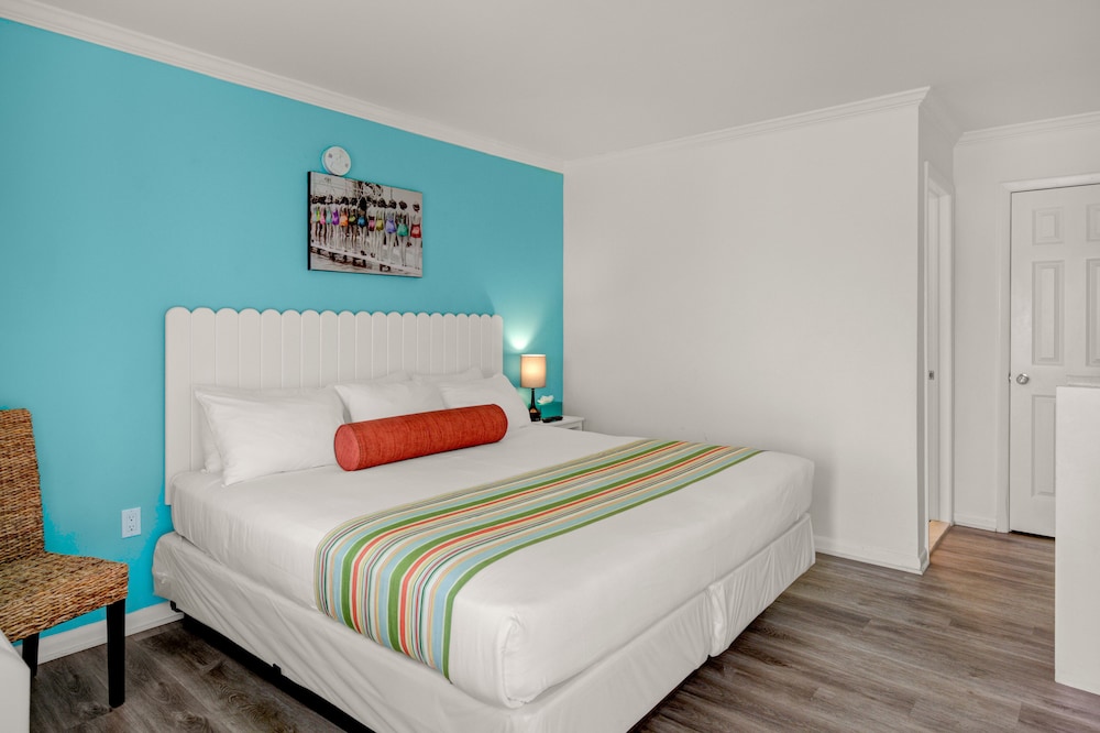 Classic Room, 1 King Bed, Non Smoking