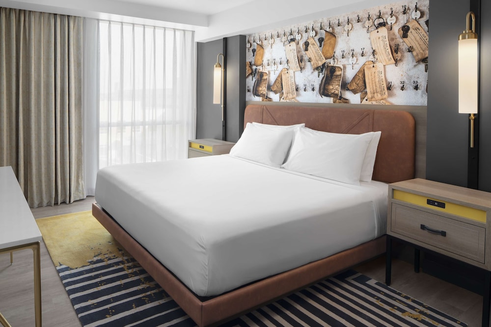 Suite (Beale Street) - Photo 1
