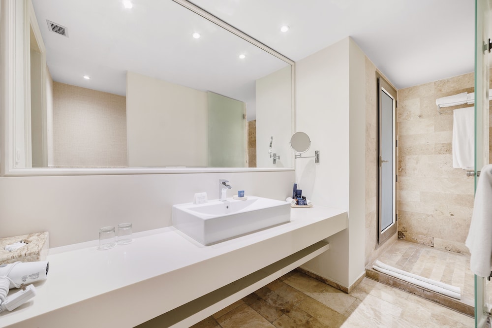 Deluxe Suite Garden View