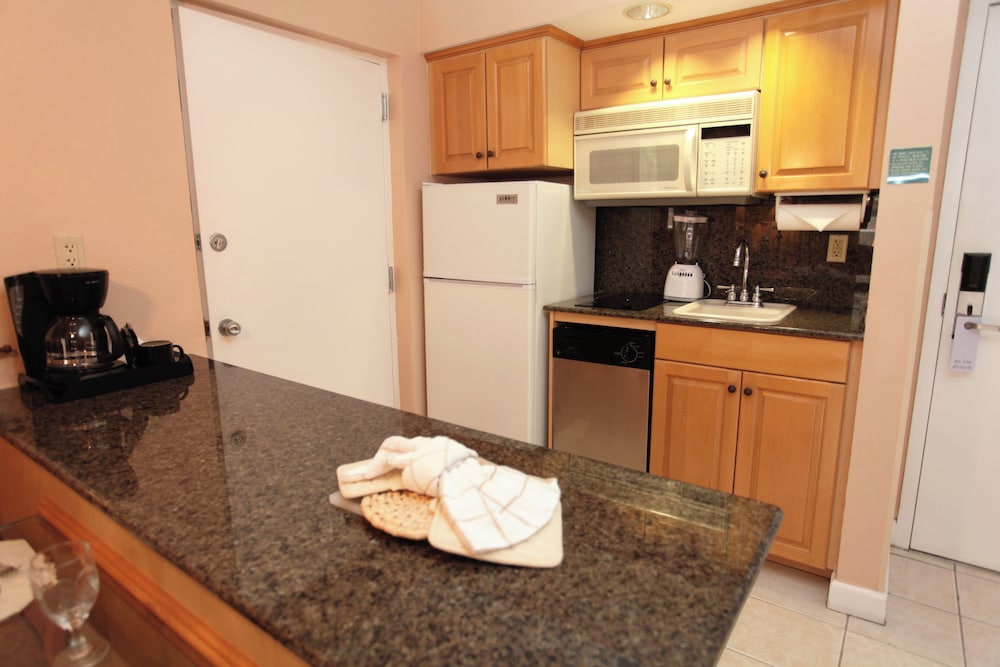 Deluxe Suite, 1 Bedroom, Ocean View - Photo 4