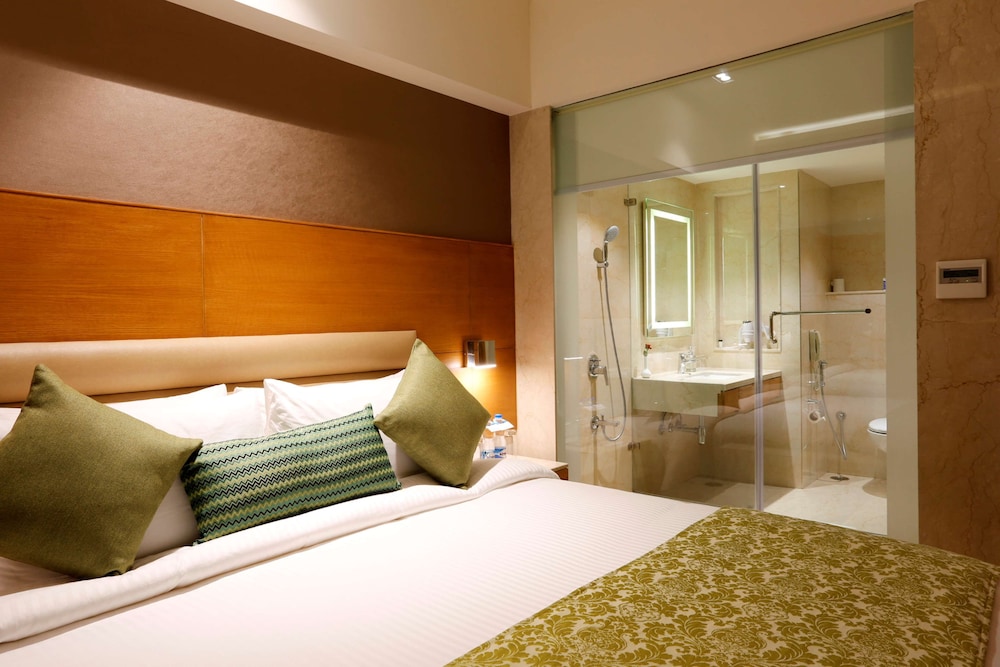 Junior Suite - King Size Bed photo 3