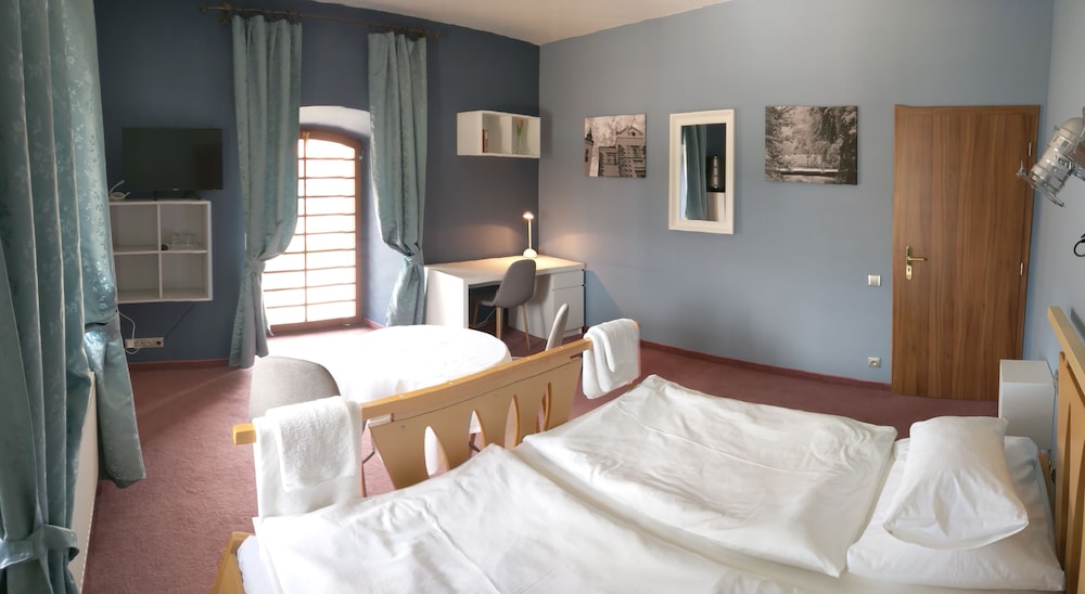 Superior Double Room, Bathtub photo 3