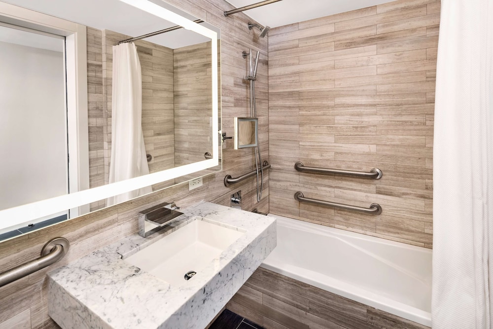 Studio, 1 King Bed, Accessible, Bathtub (Hearing, Plus)