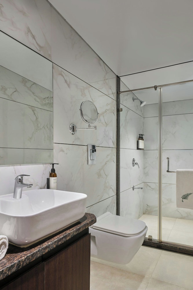 Suite, 1 King Bed, Balcony (No View) - Photo 3