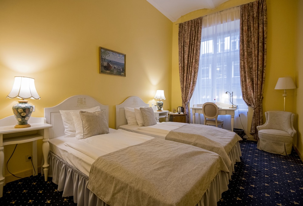 Standard Twin Room - Photo 1