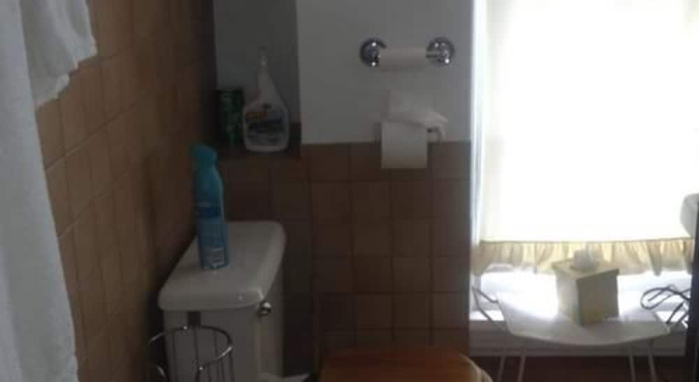 Room (2nd Flr. Room w/ Kitchen With Shared ) photo 2