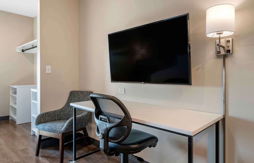 Premium Studio, 2 Queen Beds, Non Smoking, Refrigerator (Microwave) - Photo 2