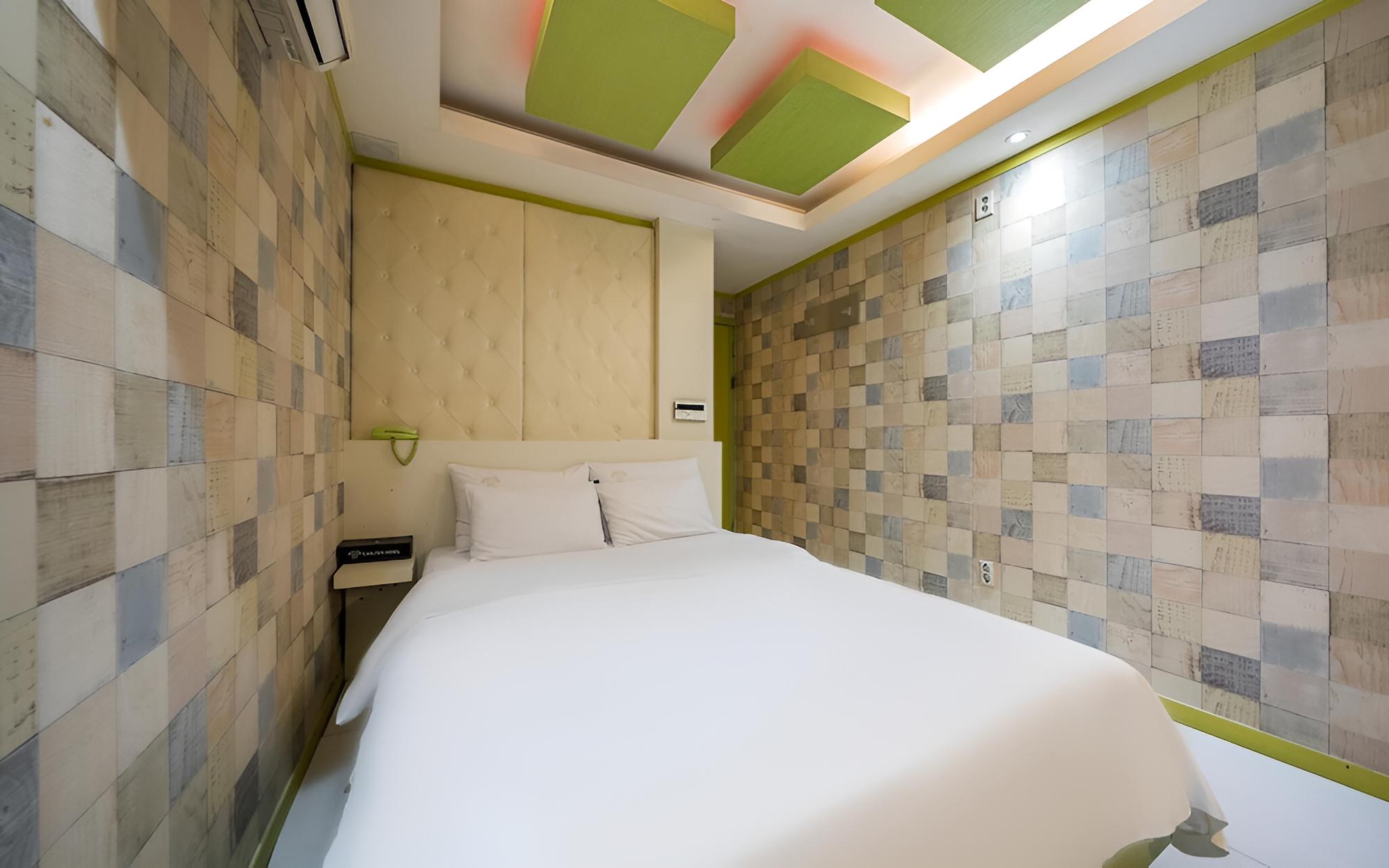 Room (Standard (OTT)) - Photo 2