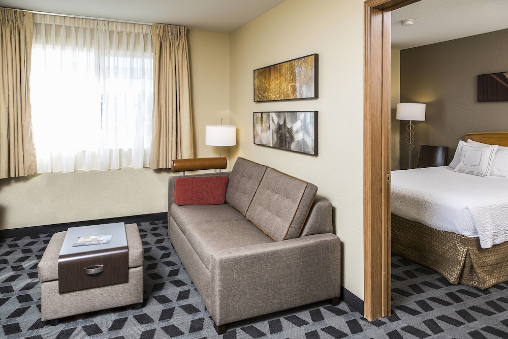Suite, 2 Bedrooms, Non Smoking (Mobility/Hearing Access, Transf Shwr) photo 2