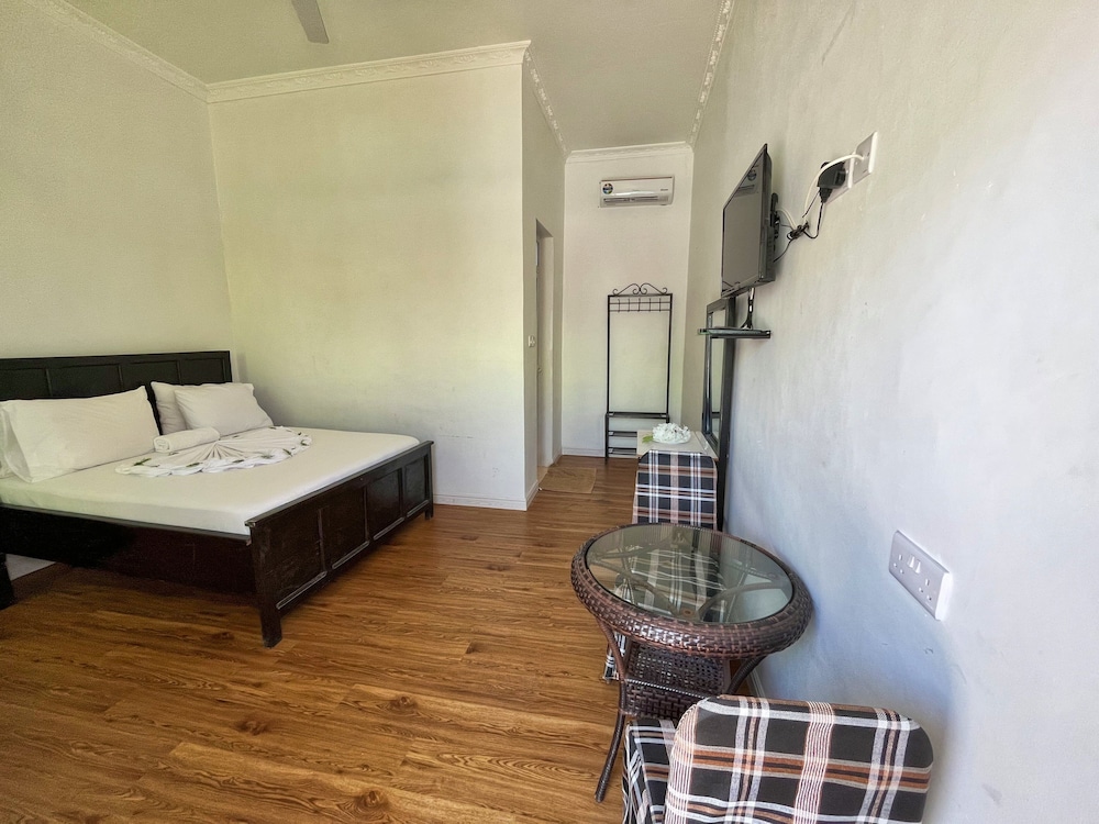 Standard Room, 1 Queen Bed