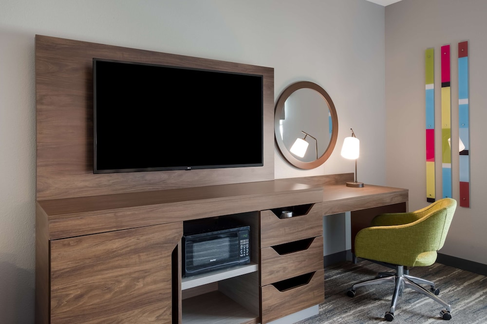 Room, 2 Queen Beds, Accessible, Bathtub photo 1