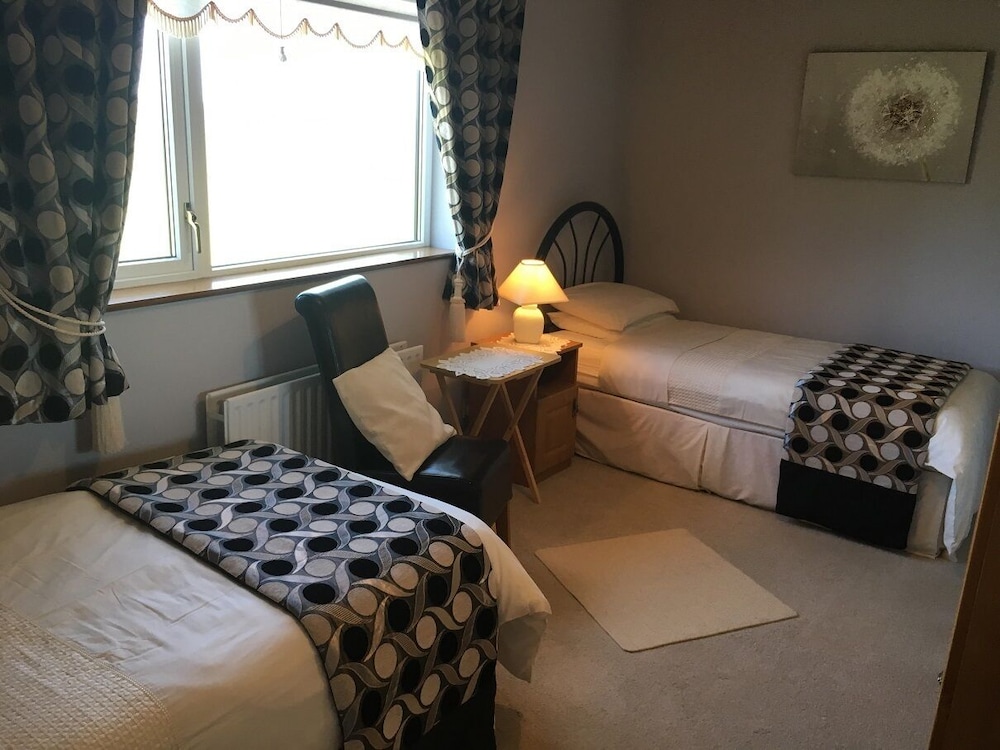 Twin Room, Ensuite photo 2