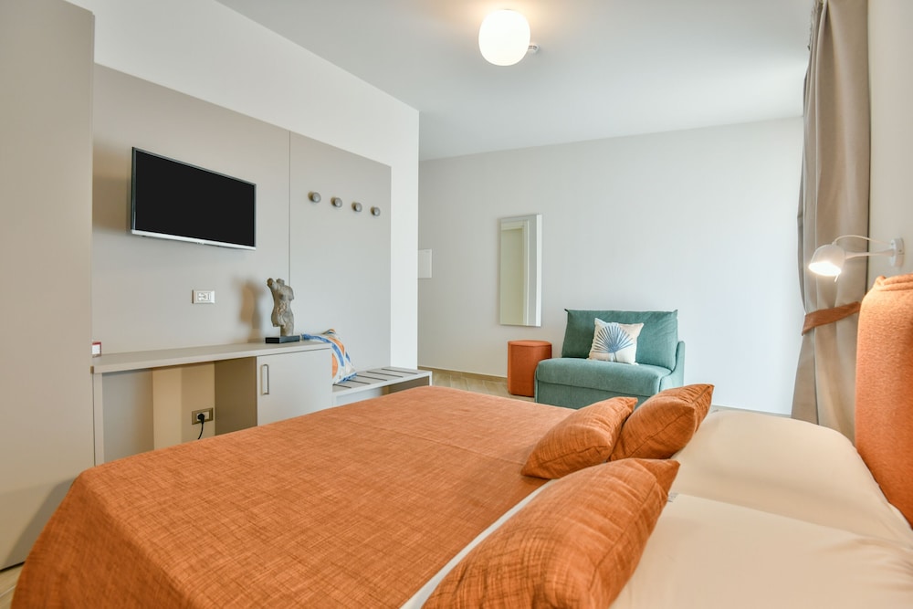 Comfort Triple Room, Private Bathroom (laerte) photo 3