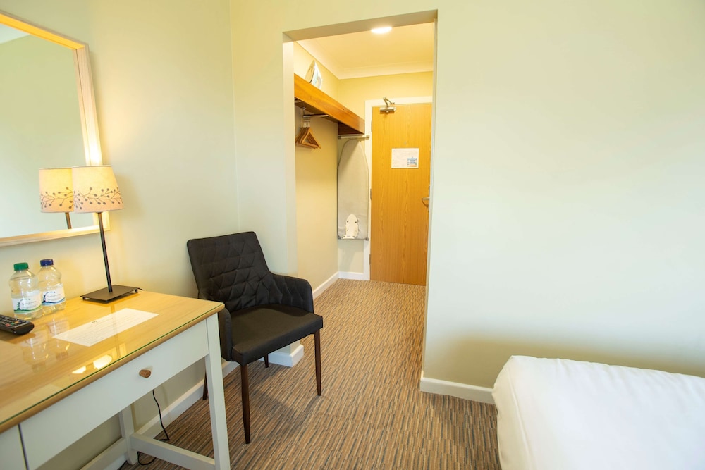 Deluxe Room, 1 King Bed, Non Smoking - Photo 8
