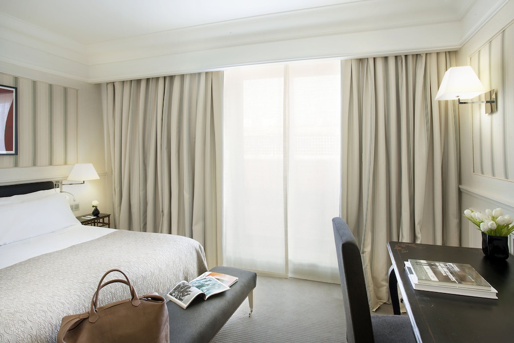 Deluxe Room, City View - Photo 1