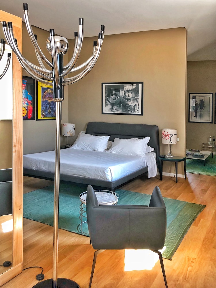 Luxury Suite, 1 King Bed With Sofa Bed, Tower photo 1