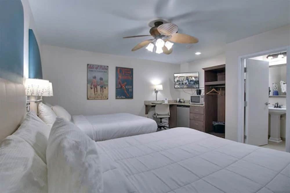 Standard Room, 2 Queen Beds - Photo 3