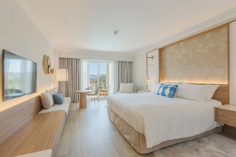 Superior Room, 1 King Bed, Resort View (Balcony)