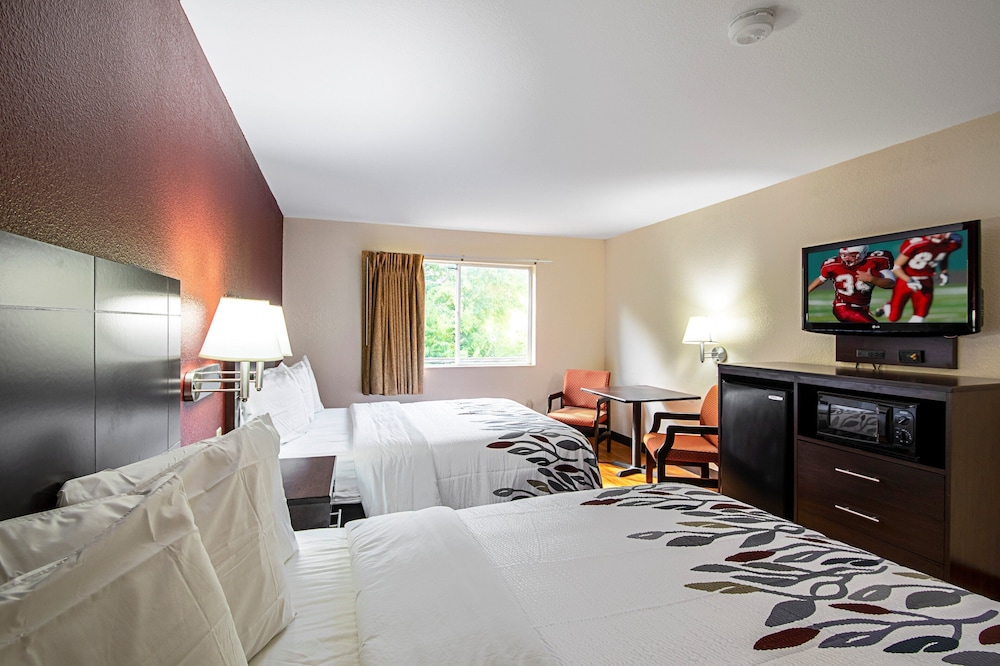 Deluxe Room, Non Smoking (3 Queen Beds) - Photo 1