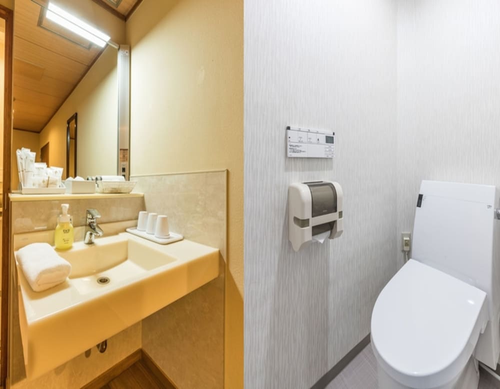 Japanese Room With Shared Washroom- Family photo 2