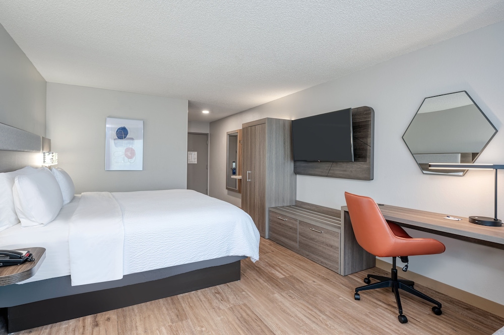Standard Room, 1 King Bed - Photo 1