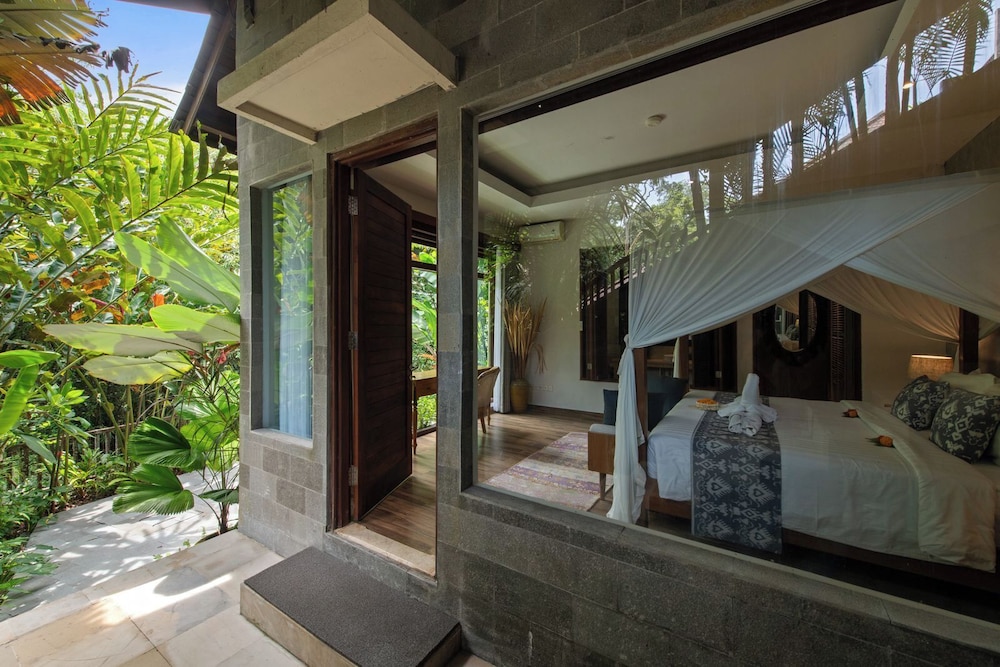 Presidential Villa photo 2