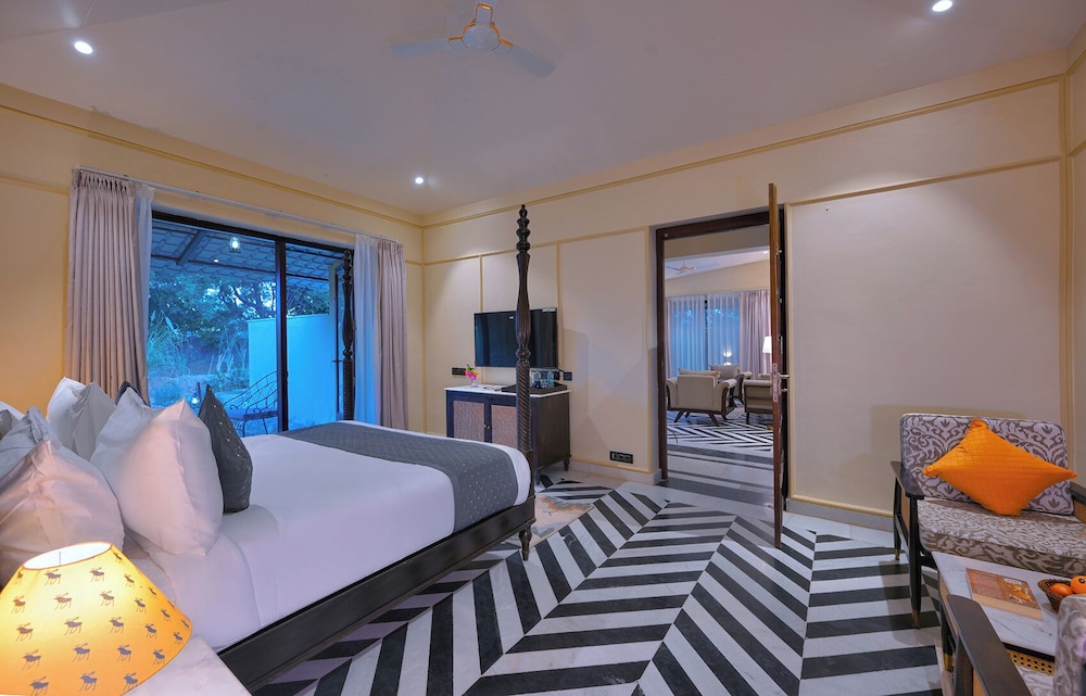 Luxury Suite Cottage with Private Garden and Pool