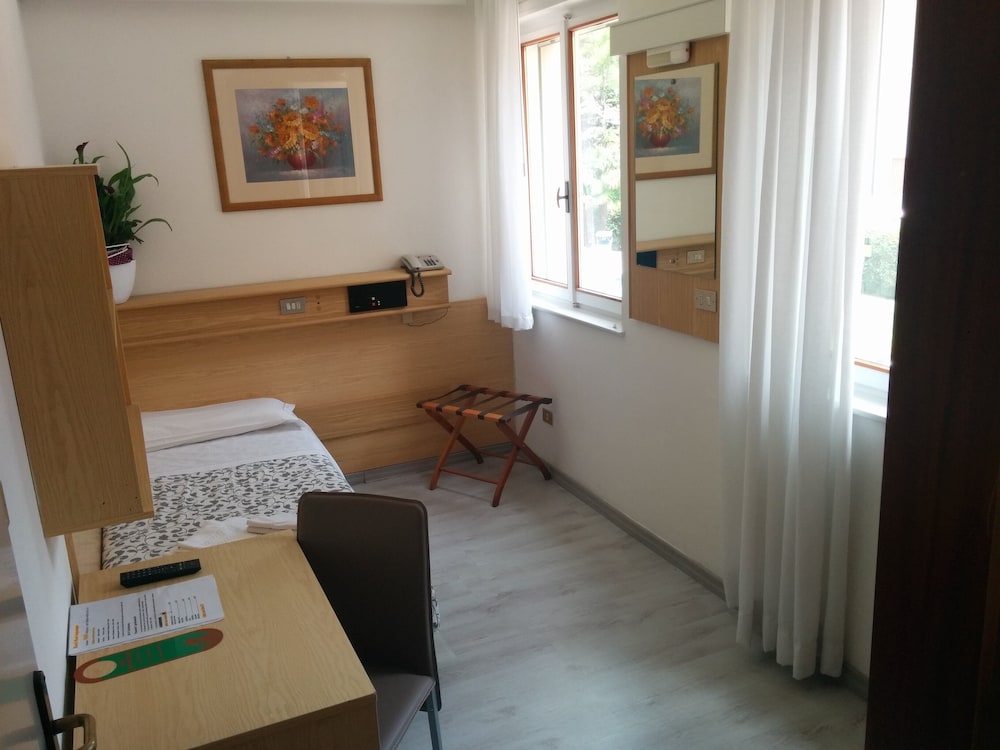 Standard Single Room photo 2