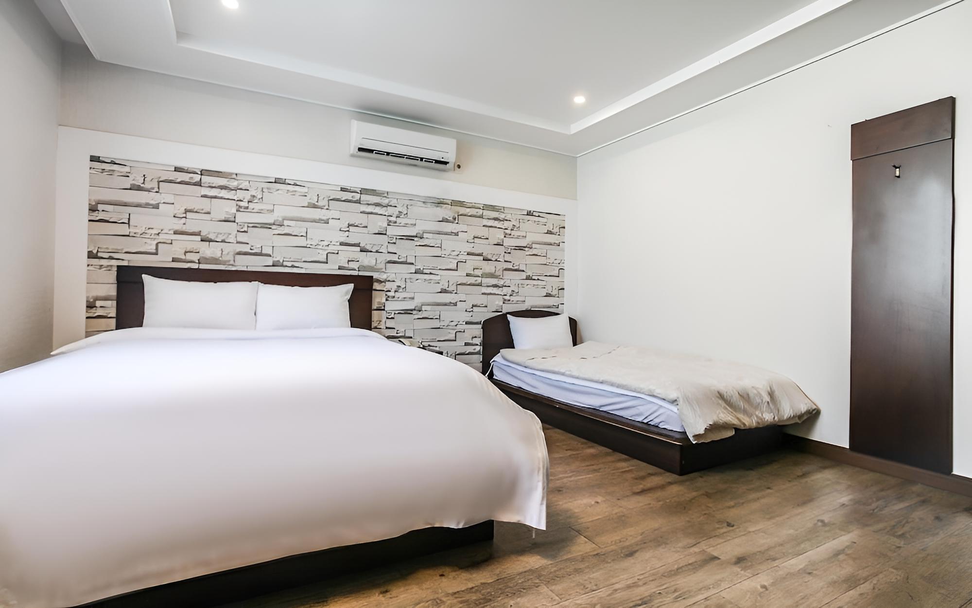 Room (Twin room) - Photo 1