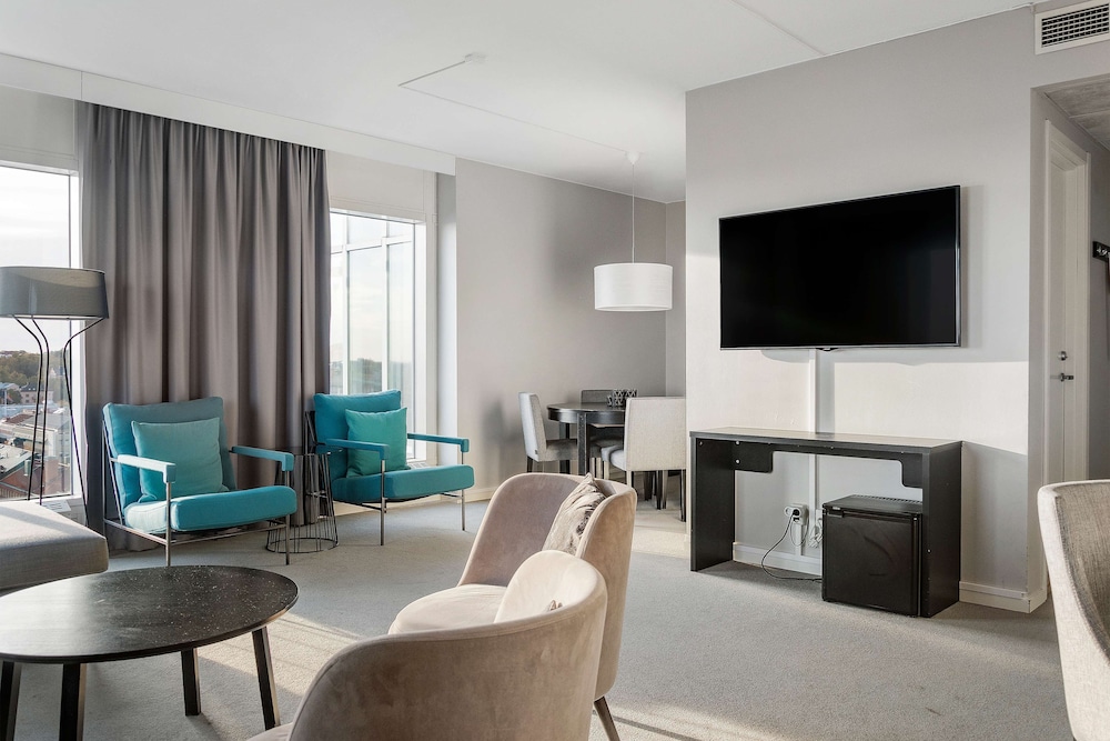 Exclusive Suite, 1 King Bed, Non Smoking (Larger Room) - Photo 6