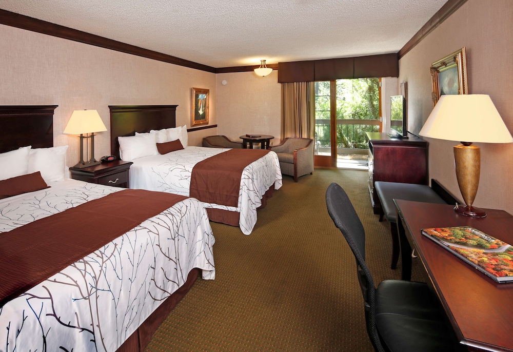 Standard Room, Multiple Beds, Non Smoking - Photo 2