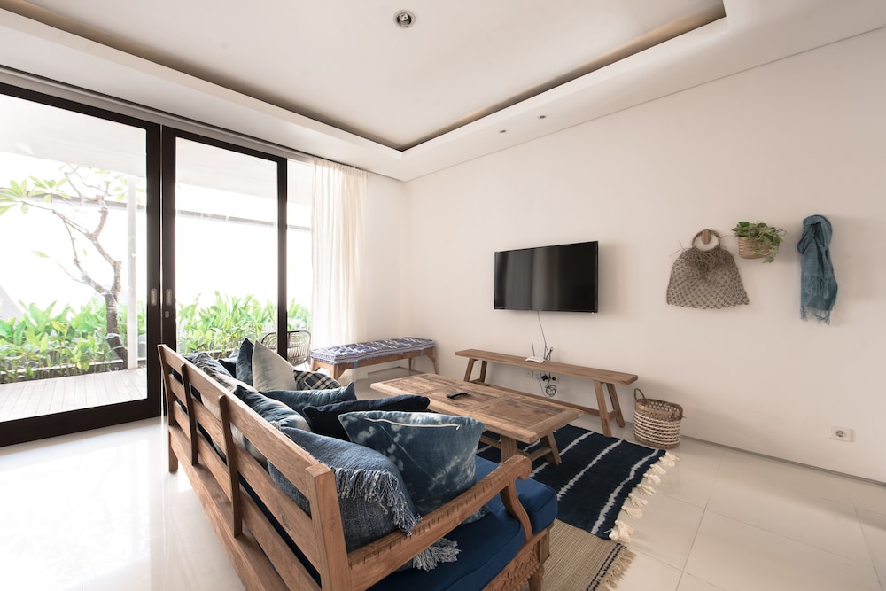 Suite, 2 Bedrooms - Photo 12