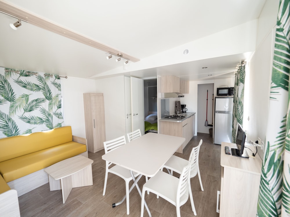 Basic Bungalow, 2 Bedrooms photo 3