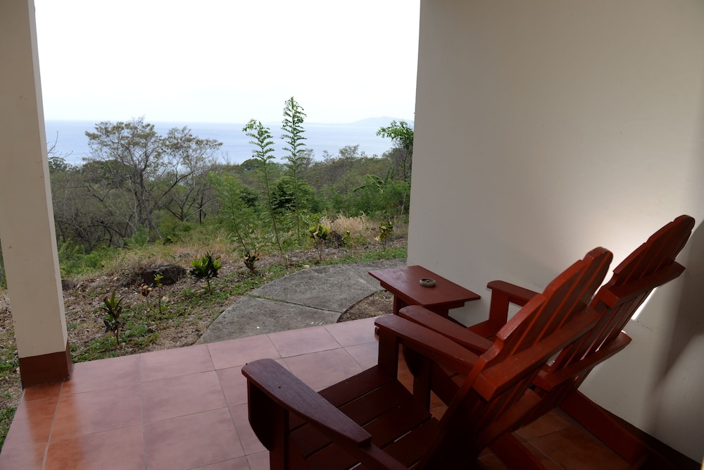 Deluxe Bungalow, 1 Bedroom, Lake View photo 2