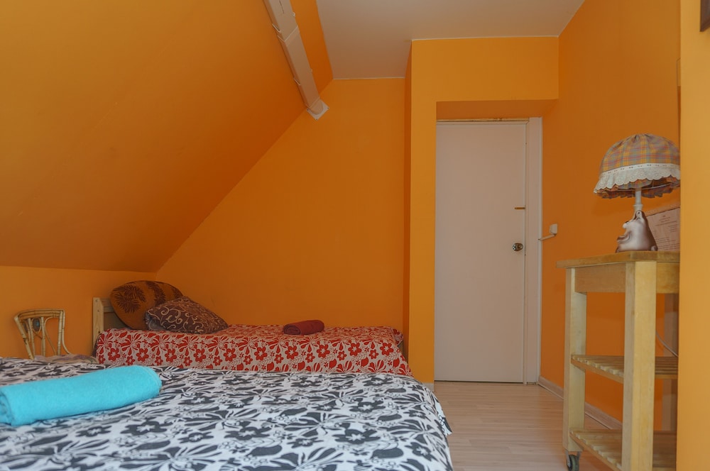 Basic Twin Room (1 Single Bed And 1 Futon) photo 1