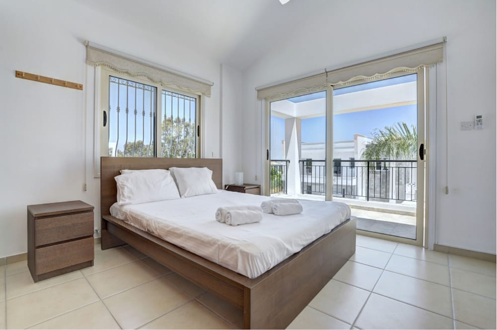 Villa photo 2